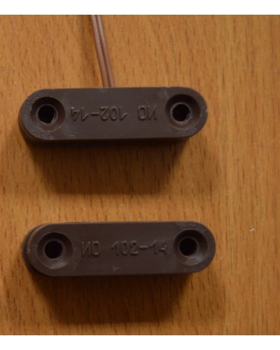 Извещатель охранный точечный магнитоконтактный Комплектстройсервис ИО 102-14 (коричневый) в Калуге Извещатели охранные Pintop.ru